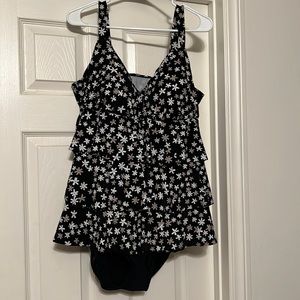 Flattering 1 piece swimsuit!